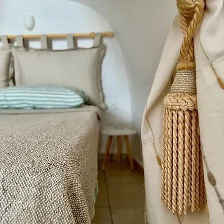 Cozy Cave House * Foinikia (Santorini)