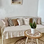 Cozy Cave House شقة *